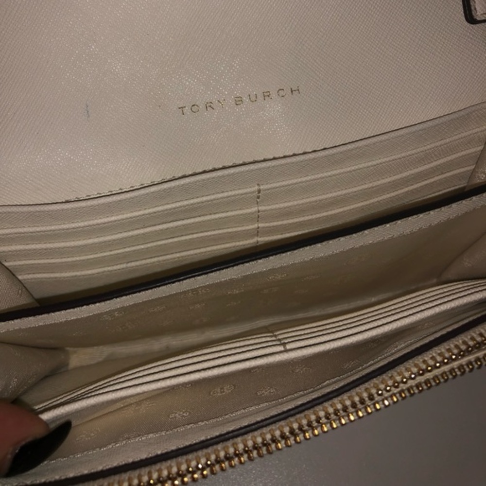 Tory Burch Robinson Chain Wallet - Picture 5 of 7
